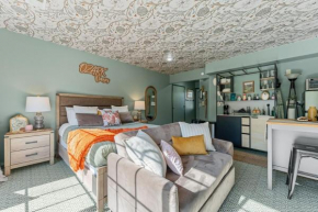 Walk-in Studio w Patio, Pets OK!